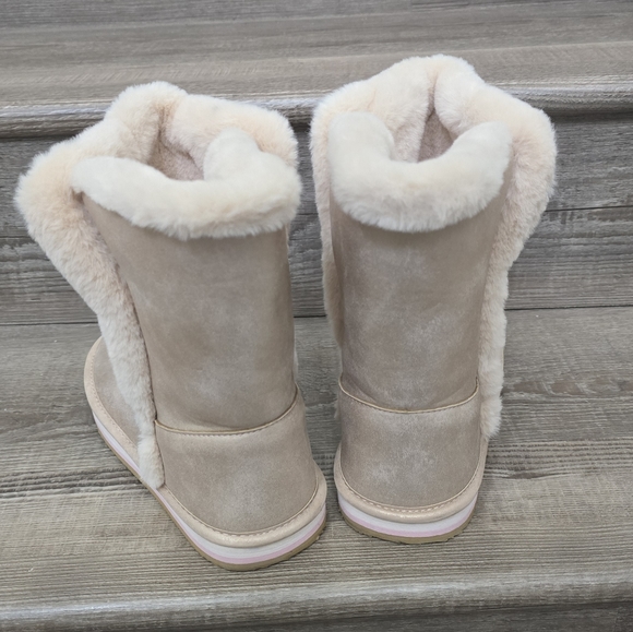 Sugar boots, rose gold with soft flee e lining. Women's size 7 - Picture 7 of 7